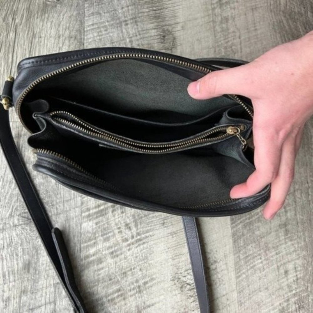 Vintage Coach Swingpack 9974 Milti-Zip Compartment Black Leather Crossbody Bag - Picture 6 of 7
